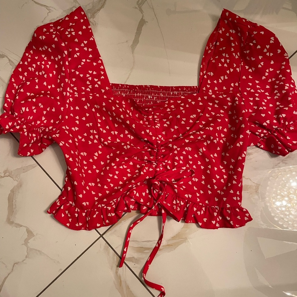 RED HEART PRINT CROP TOP